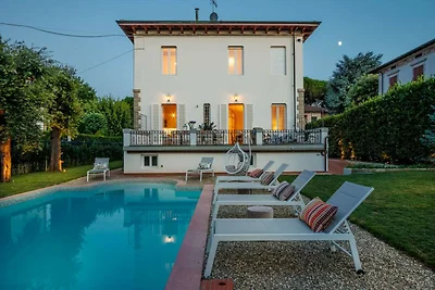 Villa in Lucca bij historische muren