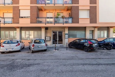 Einfaches Ferienhaus in Fano mit Terrasse