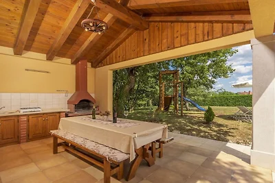 Ferienhaus in Tinjan mit Schwimmbecken