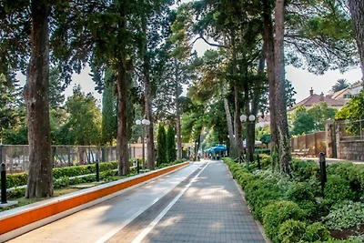 Feel Good Apartment - Two-Bedroom Apartment w...