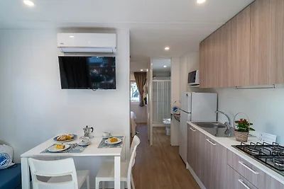 Mobilhome im Ferienpark mit grosser...