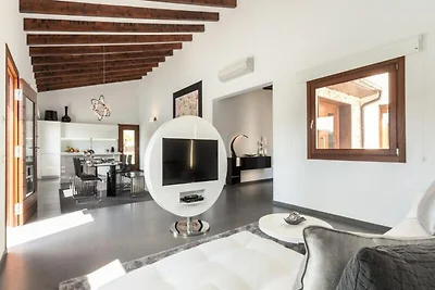 Villa in der Nähe von Muro mit Wasserfallpool