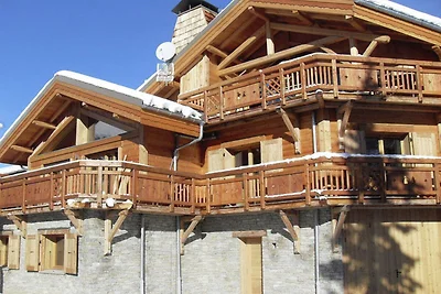 Chalet mit Kamin nur 50m von den Pisten...