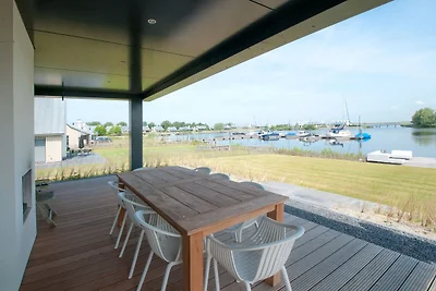 Lodge dal design moderno direttamente...