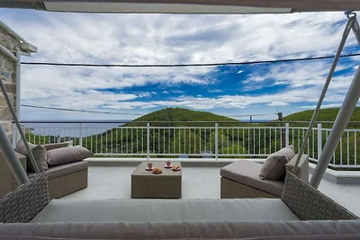 Villa Dundo Pero - Four Bedroom Villa with Sw...