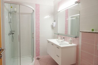 Schönes Appartement in Vipolže mit Schwimmbad