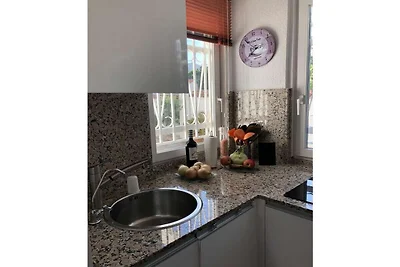 Casa Lina ligt op 900 meter van het strand.