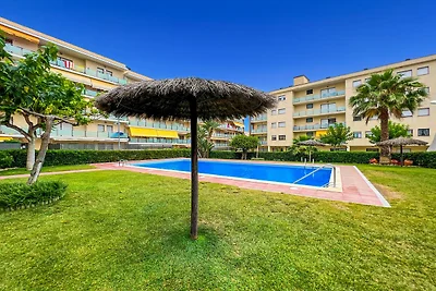 Appartement in Fenals bij Strand &...
