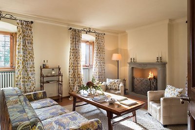Erholsames Ferienhaus in Reggello mit Pool