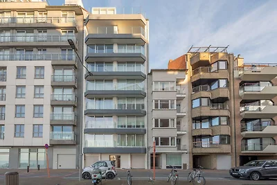 Sonnige Wohnung mit seitlichem Meerblick