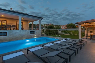Villa in Kaštelir met zwembad
