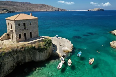 Villa mit Blick auf Tigani in Mani
