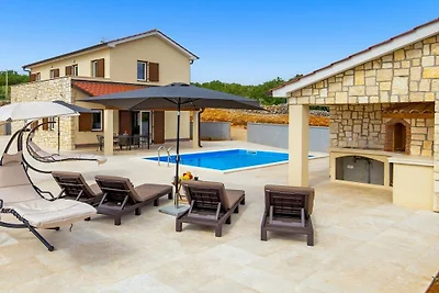 Villa in Vrbnik mit Schwimmbecken