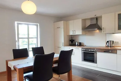 Hallenbach mit Moselblick