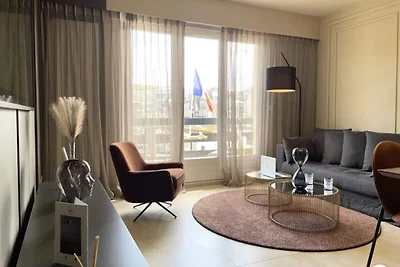 Elegante balcone vista aperta con posto auto