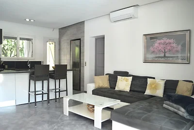Moderna casa vacanze con ampio giardino e...