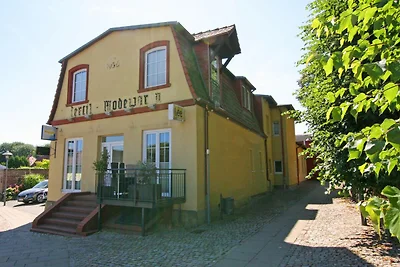 Einladende Ferienwohnung in Wiek mit Garten