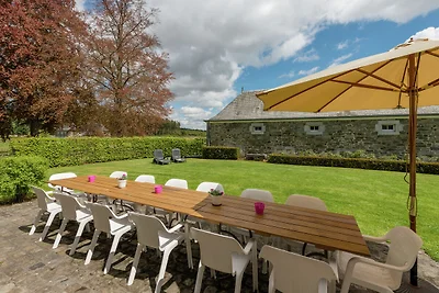 Luxuriöses Ferienhaus in Libin mit Terrasse