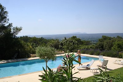 Villa con grande piscina e vista unica