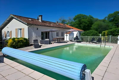 Villa in St Denis mit Pool und Pyrenäenblick