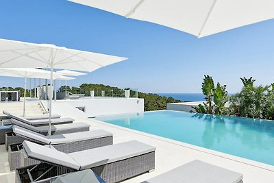 Elegante villa vicino alla città di Ibiza