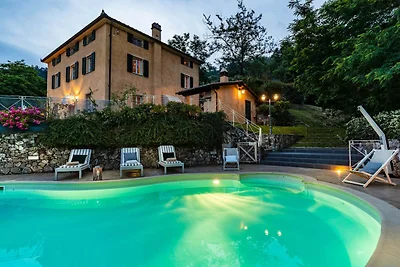 Großzügige Villa in Camaiore mit Terrasse