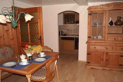 Huis aan de oever van het meer