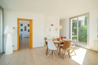 Beautiful villa near Illa Mateua beach