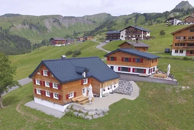 Vakantiehuis in Damüls met zwembad