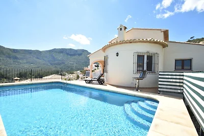 Villa mit privatem Pool und Ausblick