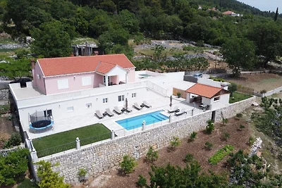 Villa in Gruda mit Swimmingpool