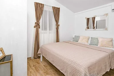 Hidden Gem Holiday Home with Pool in Kastel S...