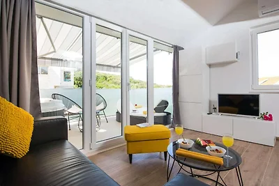 Apartment Velvet - Studio Apartment with Hot...