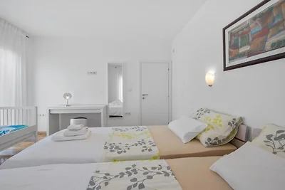 Two Bedroom Apartment With Terrace And Sea Vi...