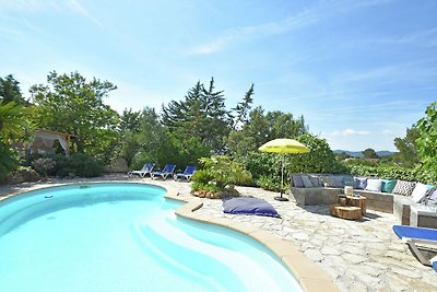 Rustige villa bij het strand in Fréjus