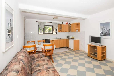 Apartment mit Terrasse und Pool