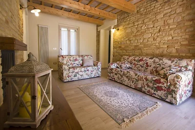 Malerisches Ferienhaus in Fano mit Garten