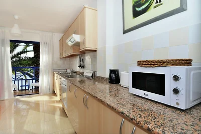 Modernes Apartment in Arrecife mit Terrasse