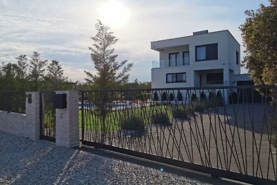 Modern Villa with Private Heated Pool and Lou...