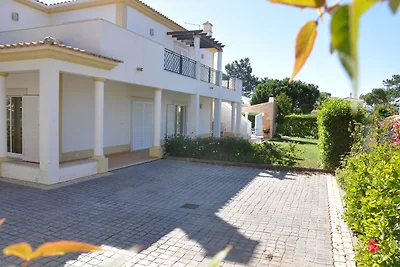 Hübsche Villa in Vilamoura mit eigenem Pool