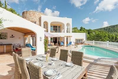 Villa di lusso con piscina a Cala Llonga