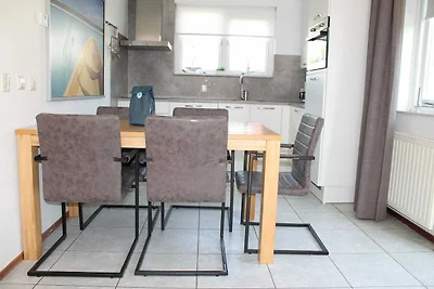 Schönes Ferienhaus mit Garten in Strandnähe
