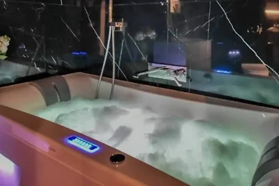 Chique studio met jacuzzi - 2P - vlakbij Pala...
