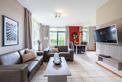 Villa in den Niederlanden mit eigenem Steg
