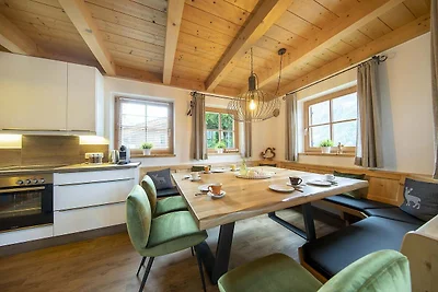 Ruhiges Chalet mit Sauna in Königsleiten