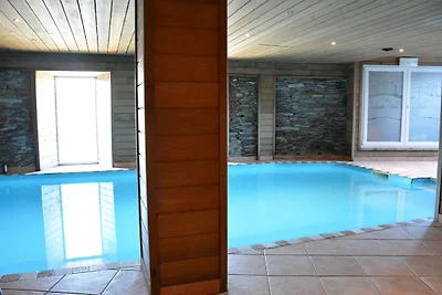 Villa in Vielsalm mit Innenpool