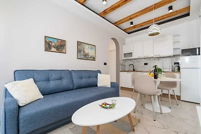 Appartement met ייn slaapkamer en balkon