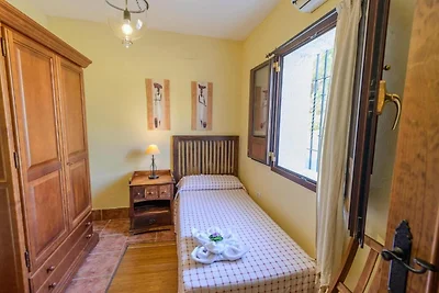 Studio in Spagna con piscina e giardino