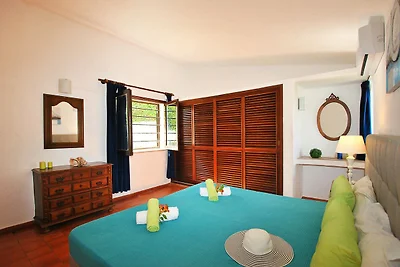 Villa in Santa Eulália nahe Praia da Oura