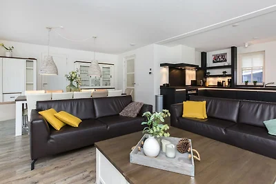 Villa mit zwei Saunen in Delfstrahuizen